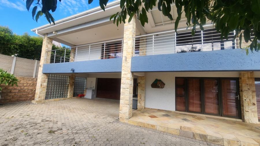 6 Bedroom Property for Sale in Bergsig Western Cape